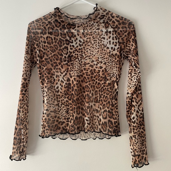 *Mesh leopard rubbed top with ruffled sleeves and neck* - Picture 2 of 3